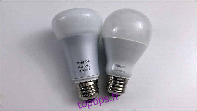 deux ampoules Philips hue