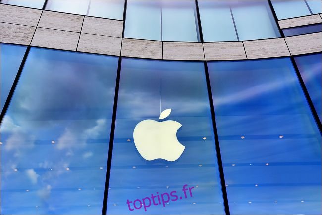 Logo Apple sur la vitrine