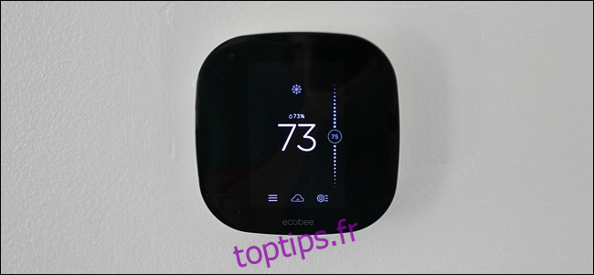 Thermostat intelligent Ecobee sur mur
