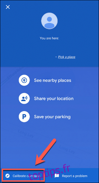Dans votre écran d'informations de localisation détaillées dans Google Maps, appuyez sur le bouton Calibrer la boussole pour calibrer la boussole de votre appareil