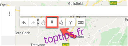 Appuyez sur Ajouter un marqueur pour ajouter un point de marqueur personnalisé dans l'éditeur de carte Google Maps