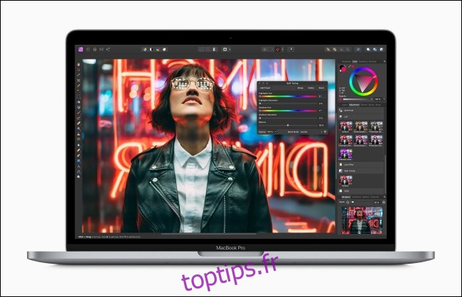 Apple MacBook Pro montrant une application de retouche d'image
