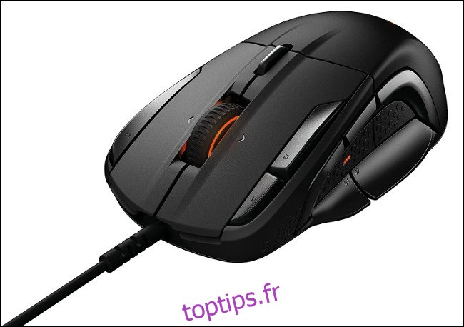 Une souris gaming SteelSeries Rival 500.