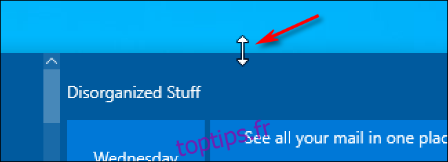 Un curseur de souris de flèche de redimensionnement Windows 10 sur le menu Démarrer