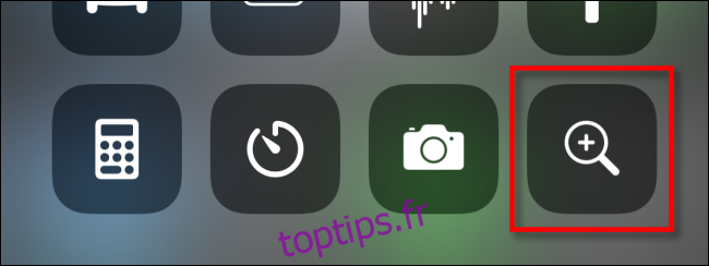 Appuyez sur l'icône de la loupe pour lancer la loupe dans le centre de contrôle de l'iPhone