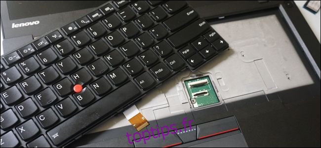Un clavier de remplacement pour un ordinateur portable.