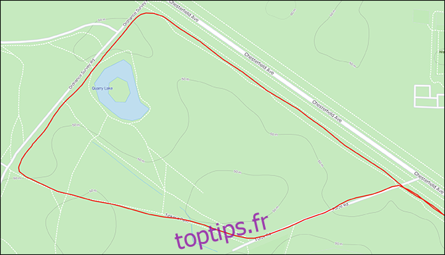 Une carte GPS montrant un itinéraire de course circulaire.