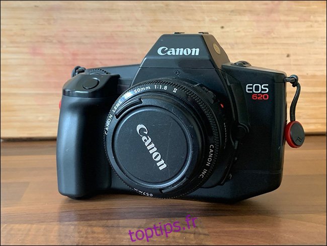 Un Canon EOS 620.