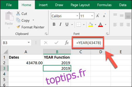 Une formule Excel utilisant la fonction YEAR, extrayant une année à partir d'un numéro de série à 5 chiffres à compter du 1er janvier 1900.