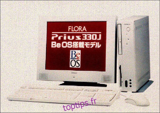 Un ordinateur de bureau Hitachi FLORA Prius 330J.
