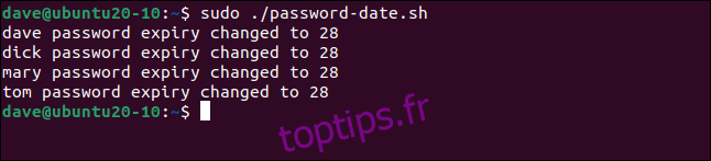 Quatre comptes d'utilisateurs avec des valeurs d'expiration de mot de passe changées en 28 dans une fenêtre de terminal.