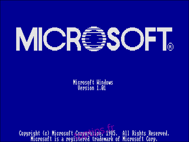 Le logo Microsoft Windows 1.01 sur un ordinateur vintage.