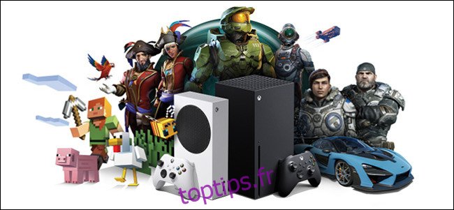 Les mascottes du jeu vidéo de Microsoft devant les consoles Xbox.