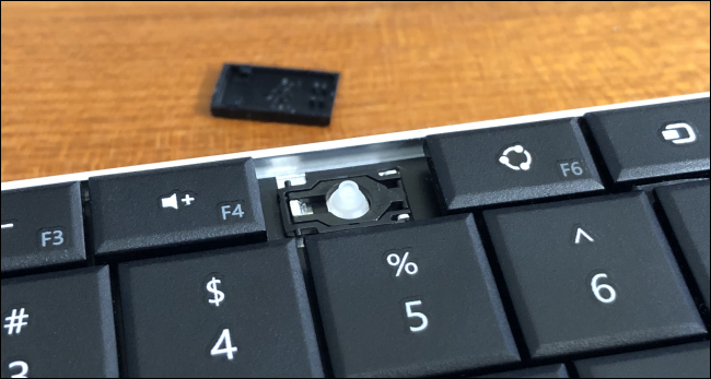 Une touche de clavier avec un keycap supprimé