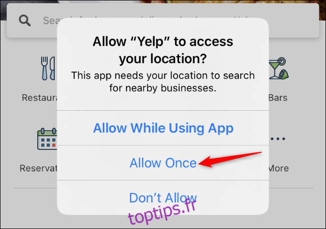 L'option Autoriser une fois pour l'accès à l'emplacement de Yelp sur un iPhone.