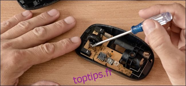 Réparer les composants internes d'une souris d'ordinateur