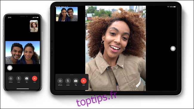 Un appel FaceTime entre une femme et un couple sur un iPhone et un iPad.