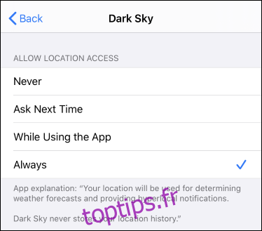 Les options d'accès à la localisation pour Dark Sky dans les paramètres d'iOS 13.