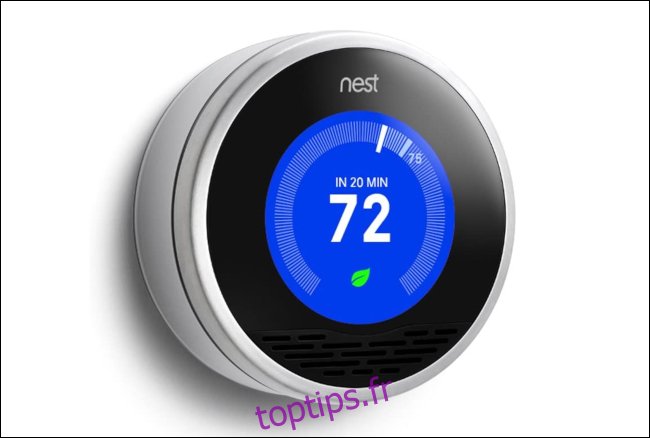 Un Nest Learning Thermostat.