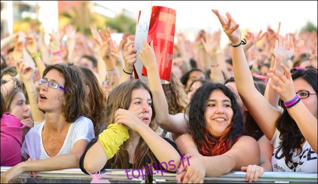 Fans lors d'un festival pop à Barcelone, Espagne.
