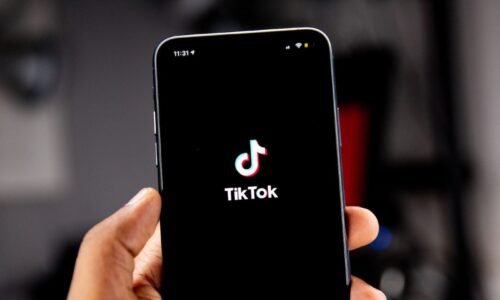 Comment activer le défilement automatique sur TikTok pour une visualisation mains libres